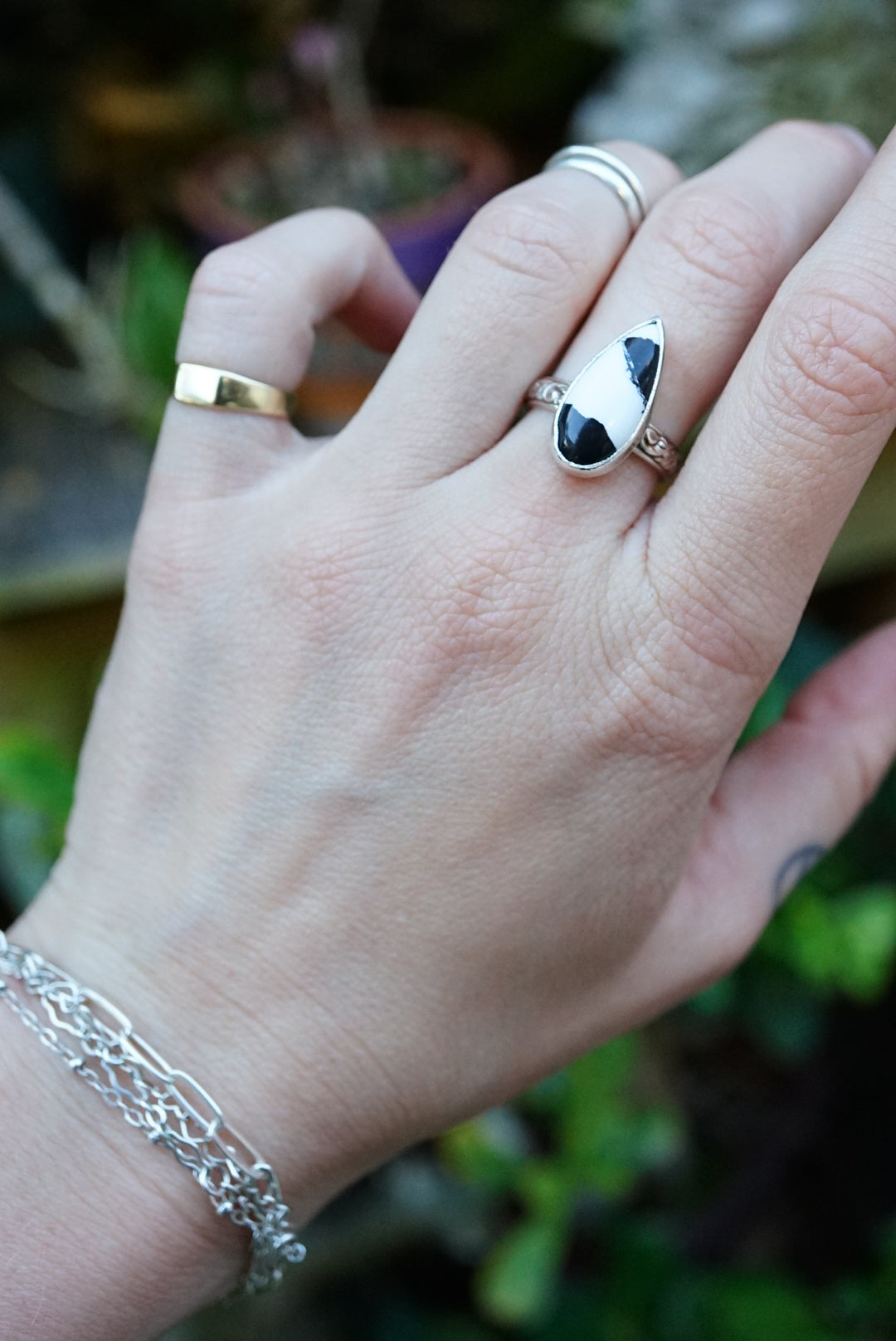 ~•White Buffalo Turquoise Ring•~ {Size 5}