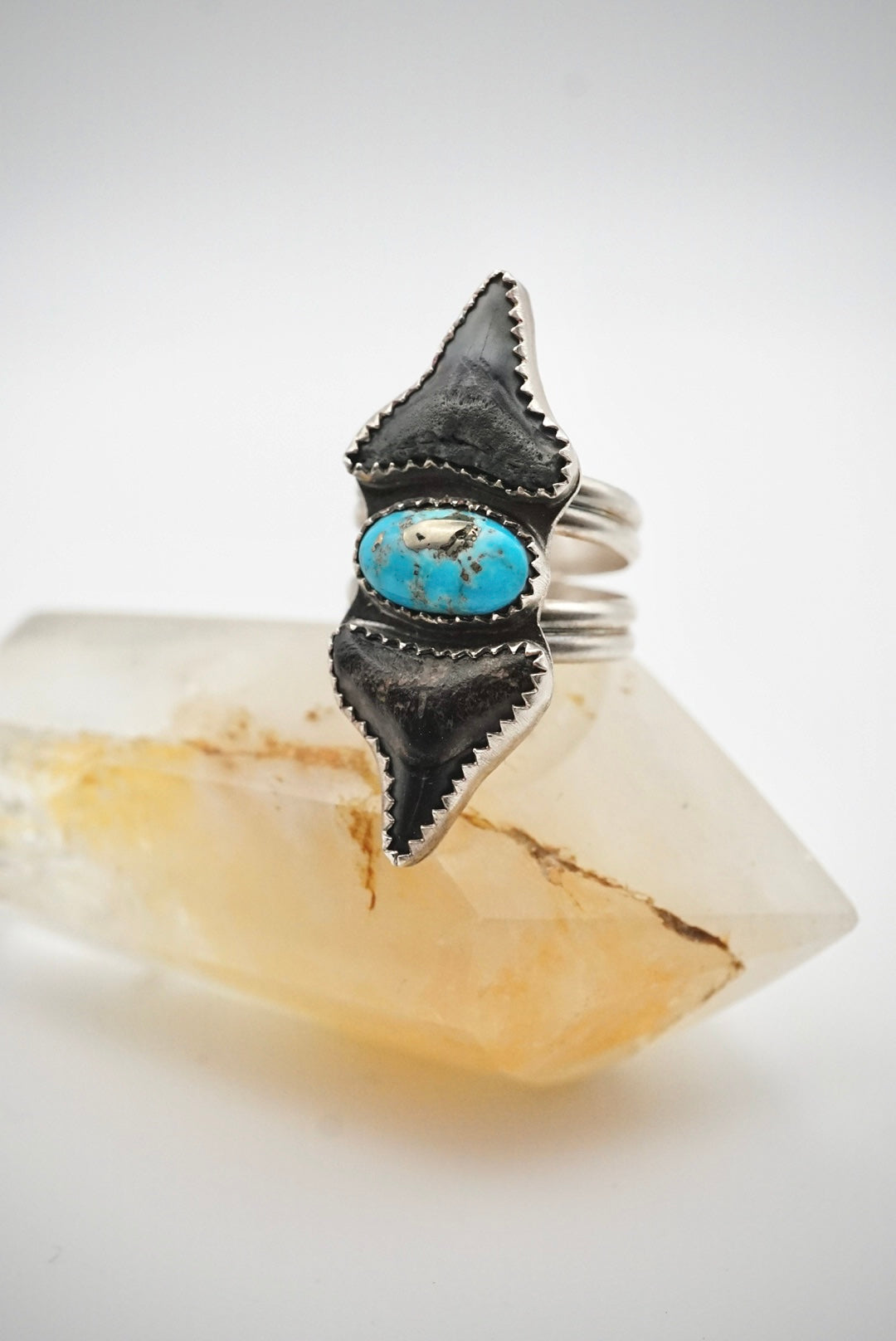 ~•Döuble Bull Shark Toöth & Turquoisē Ring•~ {Size 9.5}