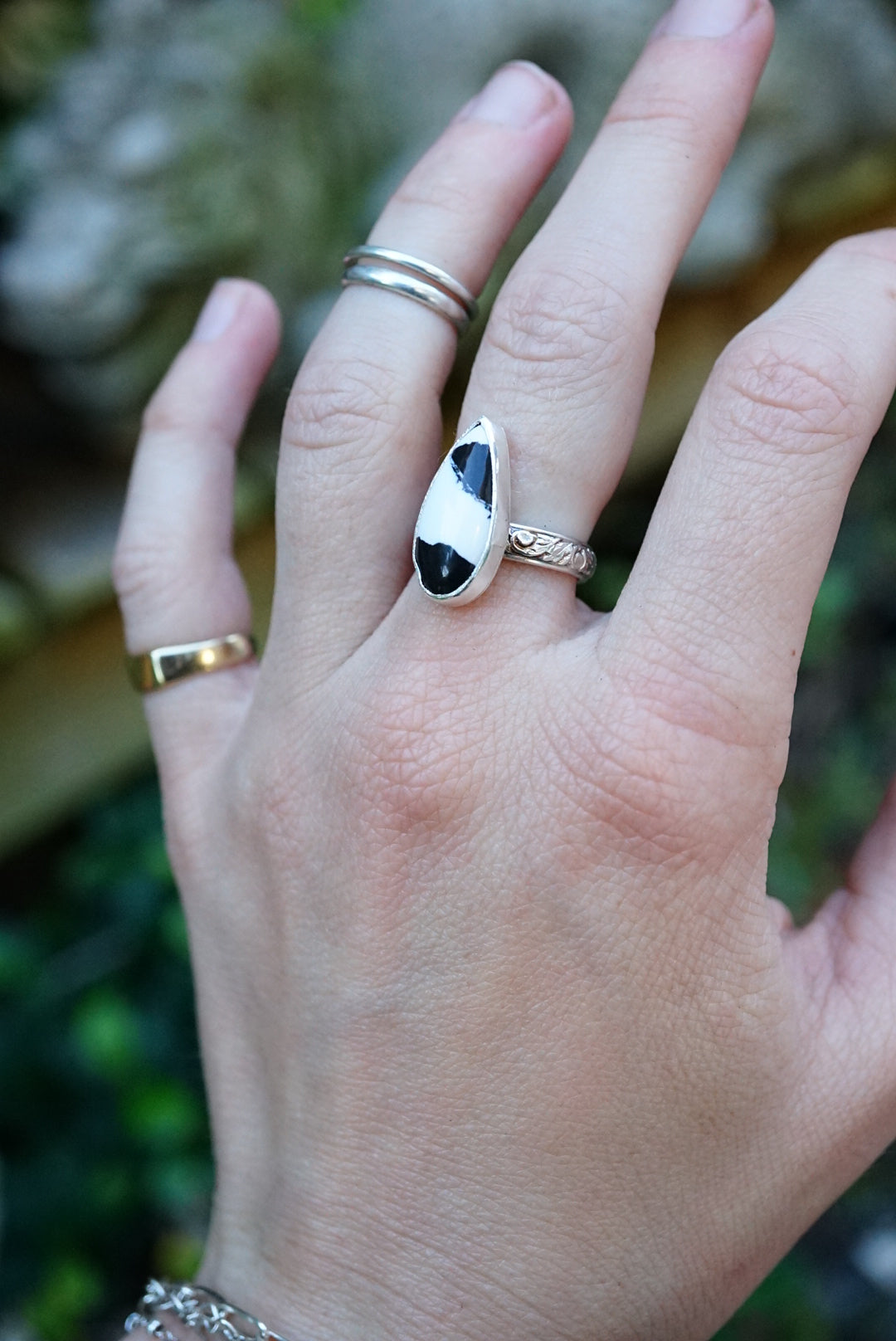 ~•White Buffalo Turquoise Ring•~ {Size 5}