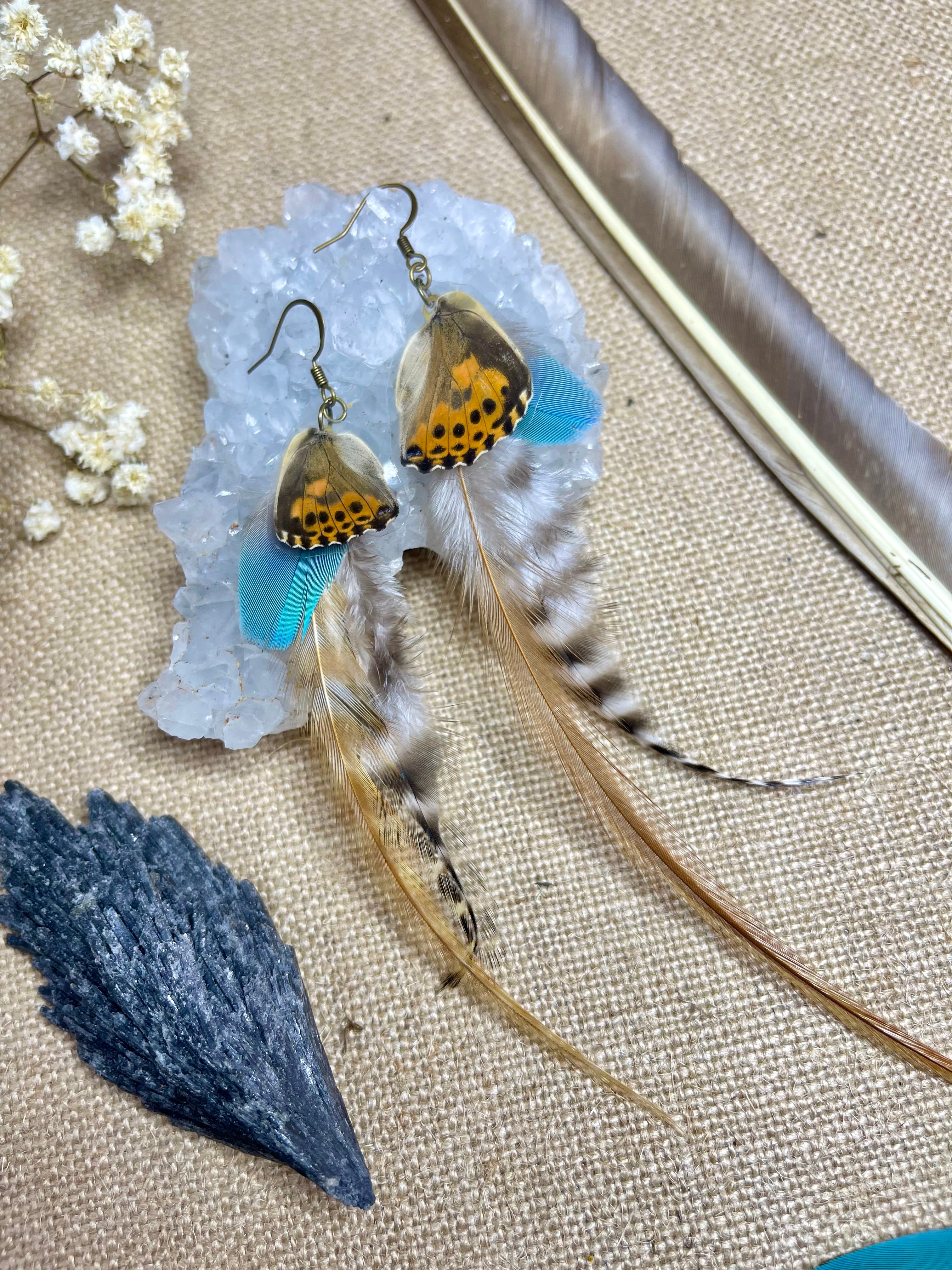 ~•Junō Earrings•~ MaCaw Feathers