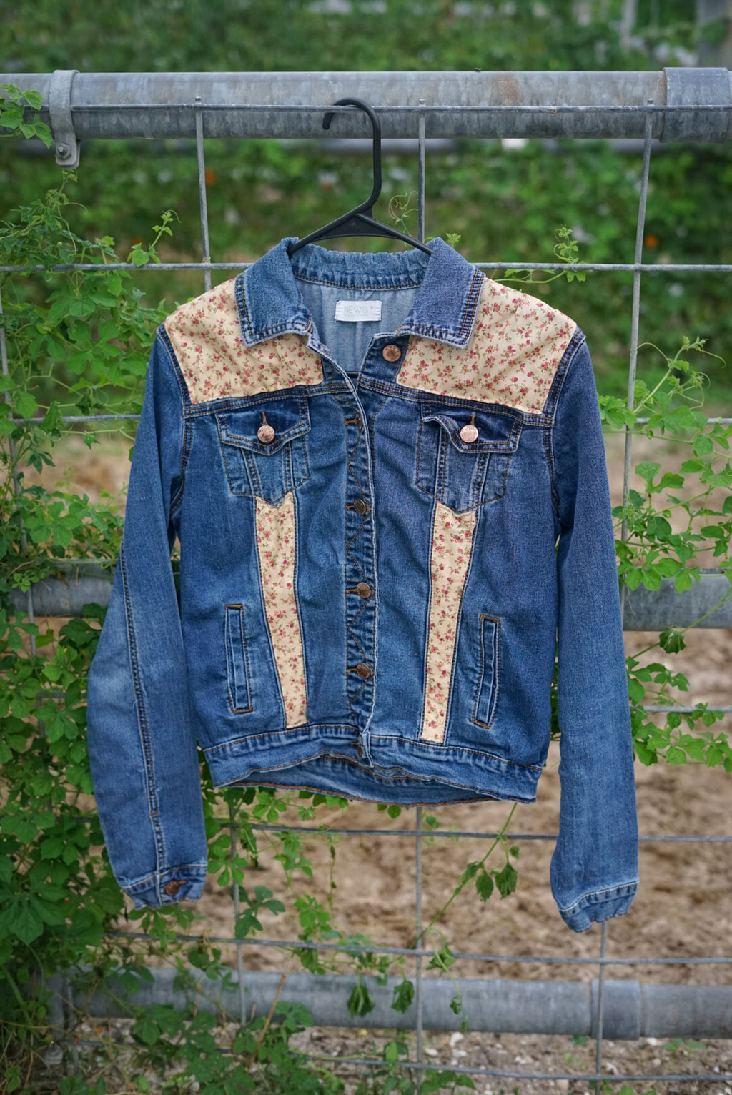 ~ Light Floral Denim Jacket ~ Size 6