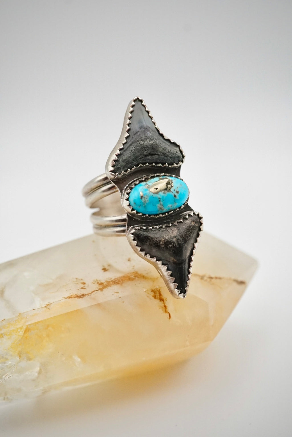 ~•Döuble Bull Shark Toöth & Turquoisē Ring•~ {Size 9.5}
