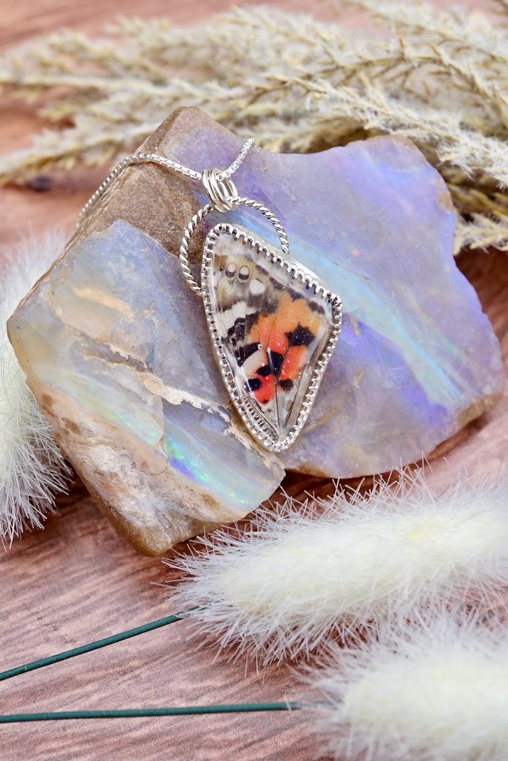 ~•Butterflÿ Wing Amulet•~ 18” Chain