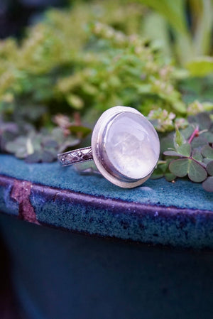 ~•Rainbow Moonstone Ring•~ Size 7.5