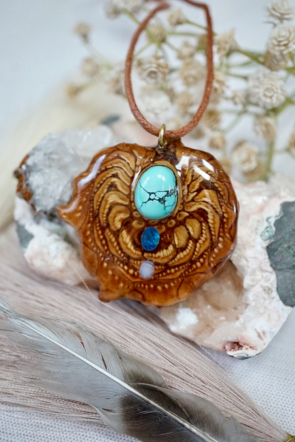 ~•Clöud Mountain Turquoisë, Bläck Opal & Wëlo Opal Pineconë•~ Size M