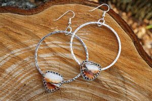 ~•Spiny Oÿster Shell•~ Hammered Hoop Earrings