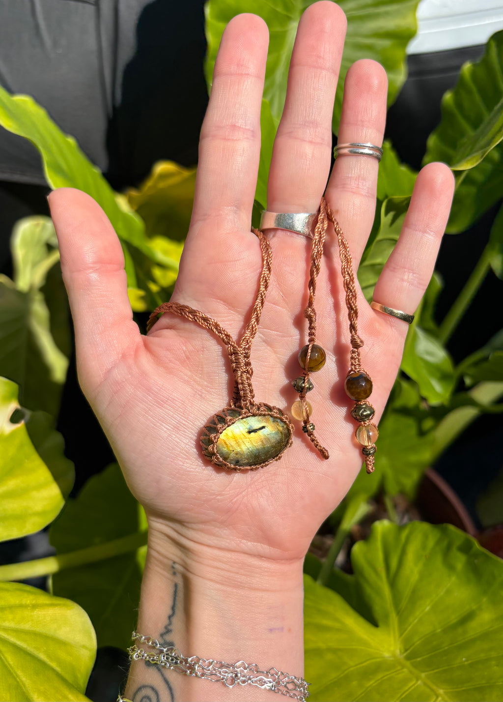 ~•Flashy Labradorite Amulet•~