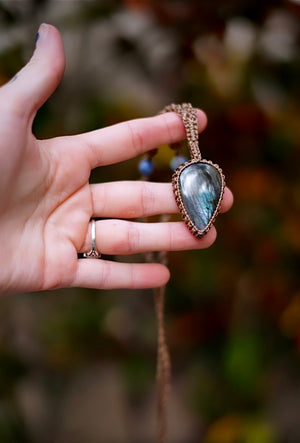 •• Ivånna •• Labradorite Enchanted Amulet (Multi-Style Wear)