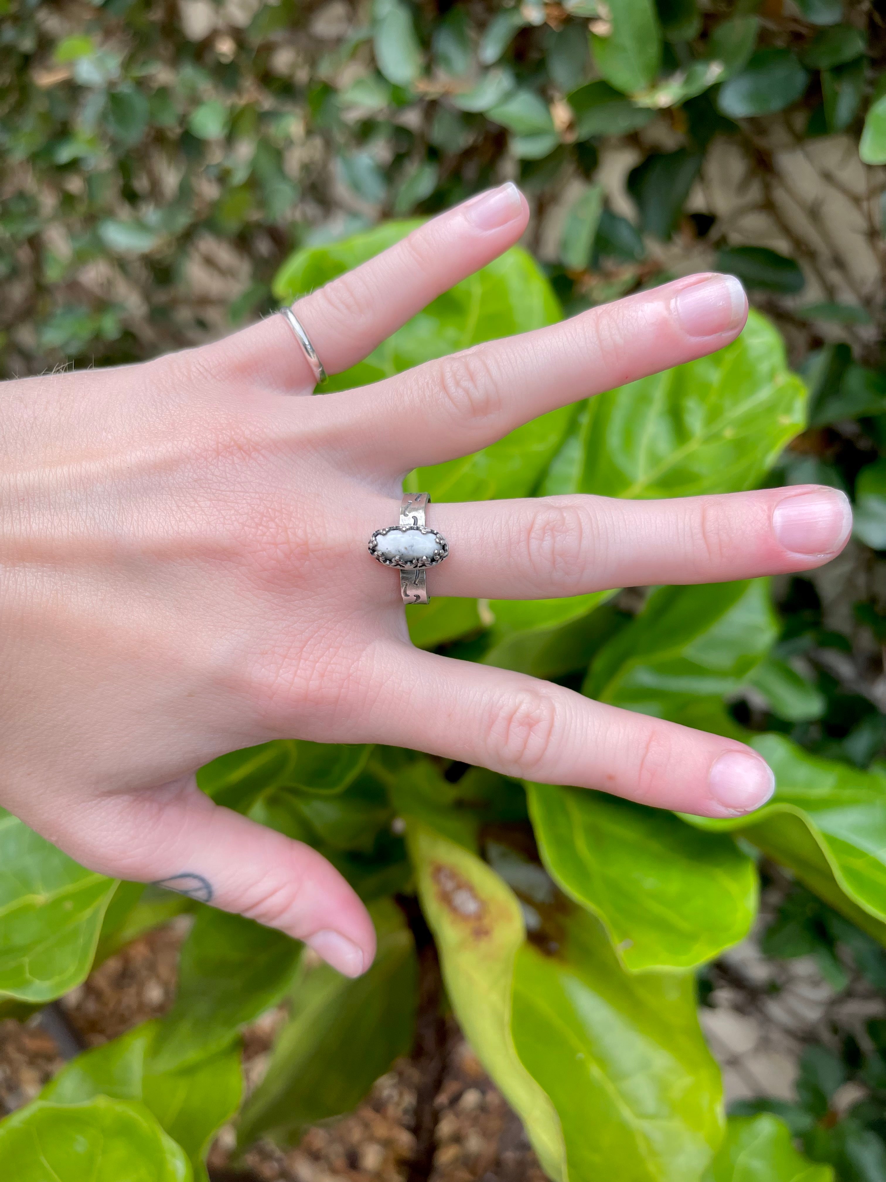~White Büffalo Turquoise Ring~ {Size 6.25}