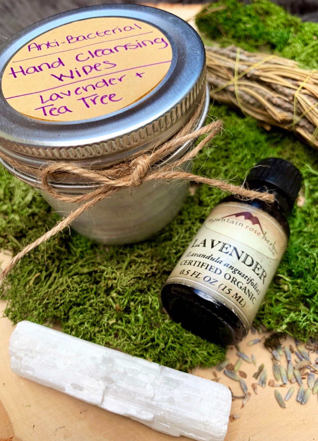 ~ Hand-Sanîtizer // Anti-Bacterial ~ Lavender + Tëa Tree Oil